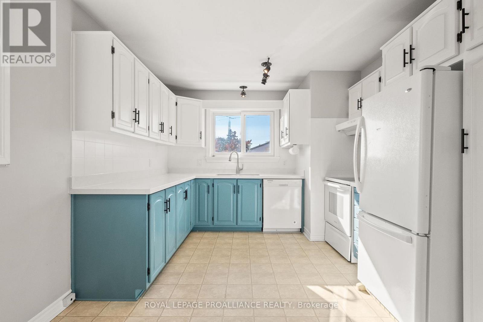 598 Hayden Crescent, Cobourg, Ontario K9A 2V2 - Photo 13 - X12465796