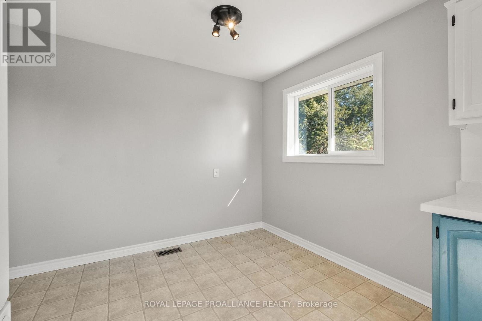 598 Hayden Crescent, Cobourg, Ontario K9A 2V2 - Photo 15 - X12465796