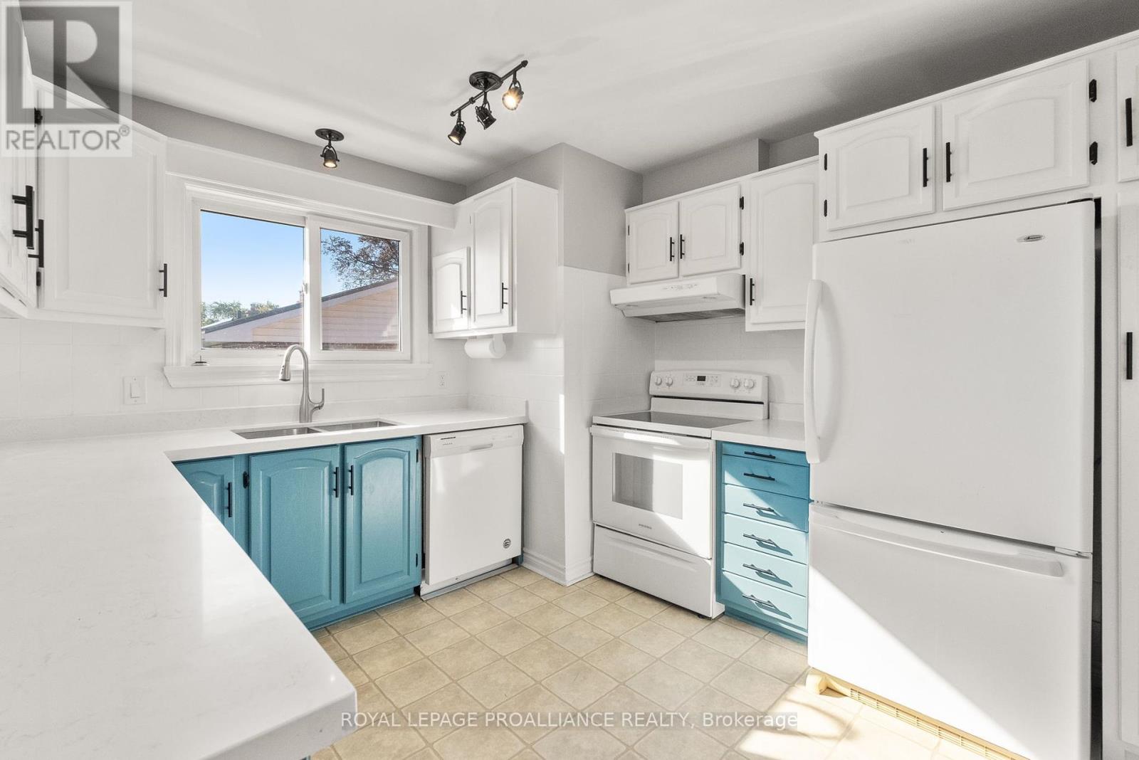 598 Hayden Crescent, Cobourg, Ontario K9A 2V2 - Photo 16 - X12465796