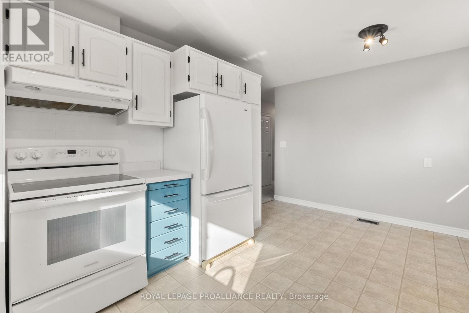 598 Hayden Crescent, Cobourg, Ontario K9A 2V2 - Photo 18 - X12465796