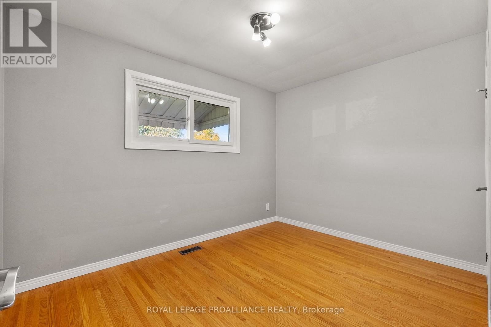 598 Hayden Crescent, Cobourg, Ontario K9A 2V2 - Photo 21 - X12465796