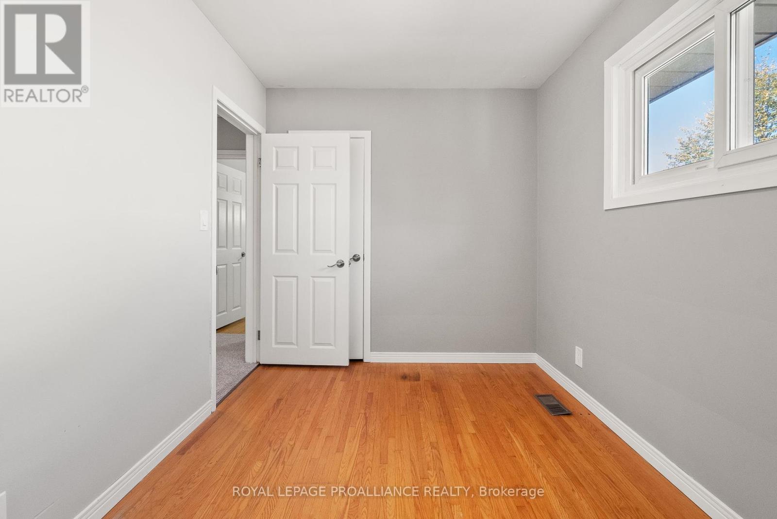 598 Hayden Crescent, Cobourg, Ontario K9A 2V2 - Photo 25 - X12465796