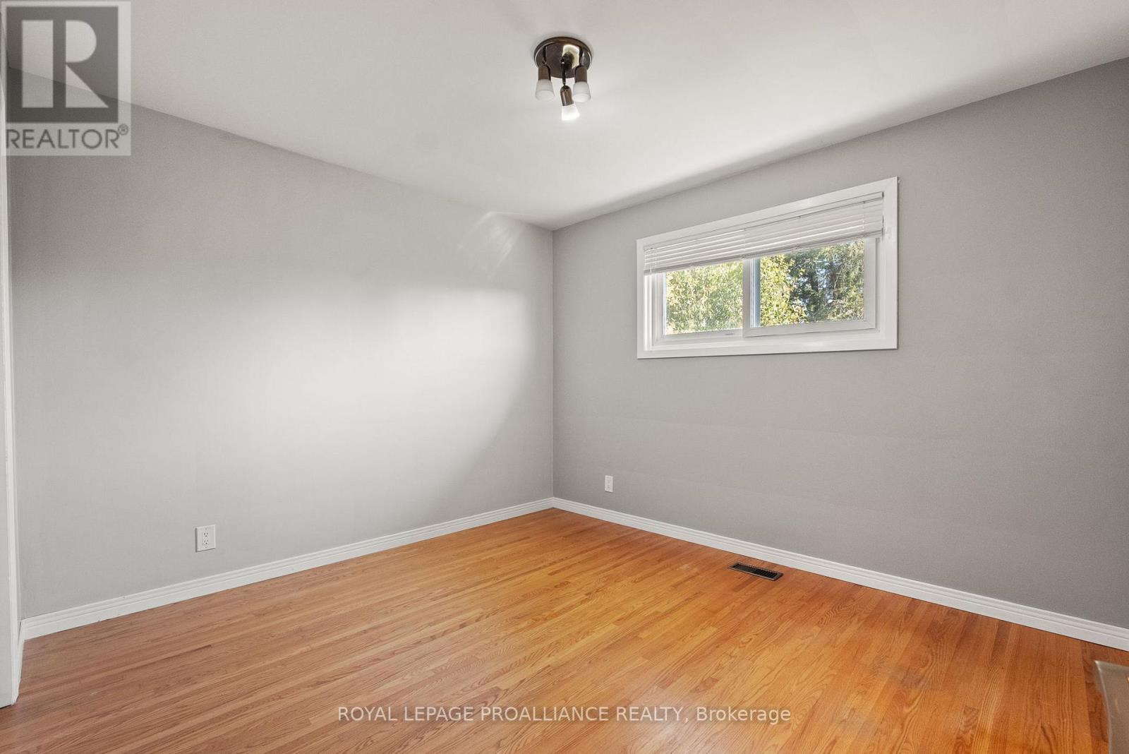 598 Hayden Crescent, Cobourg, Ontario K9A 2V2 - Photo 27 - X12465796