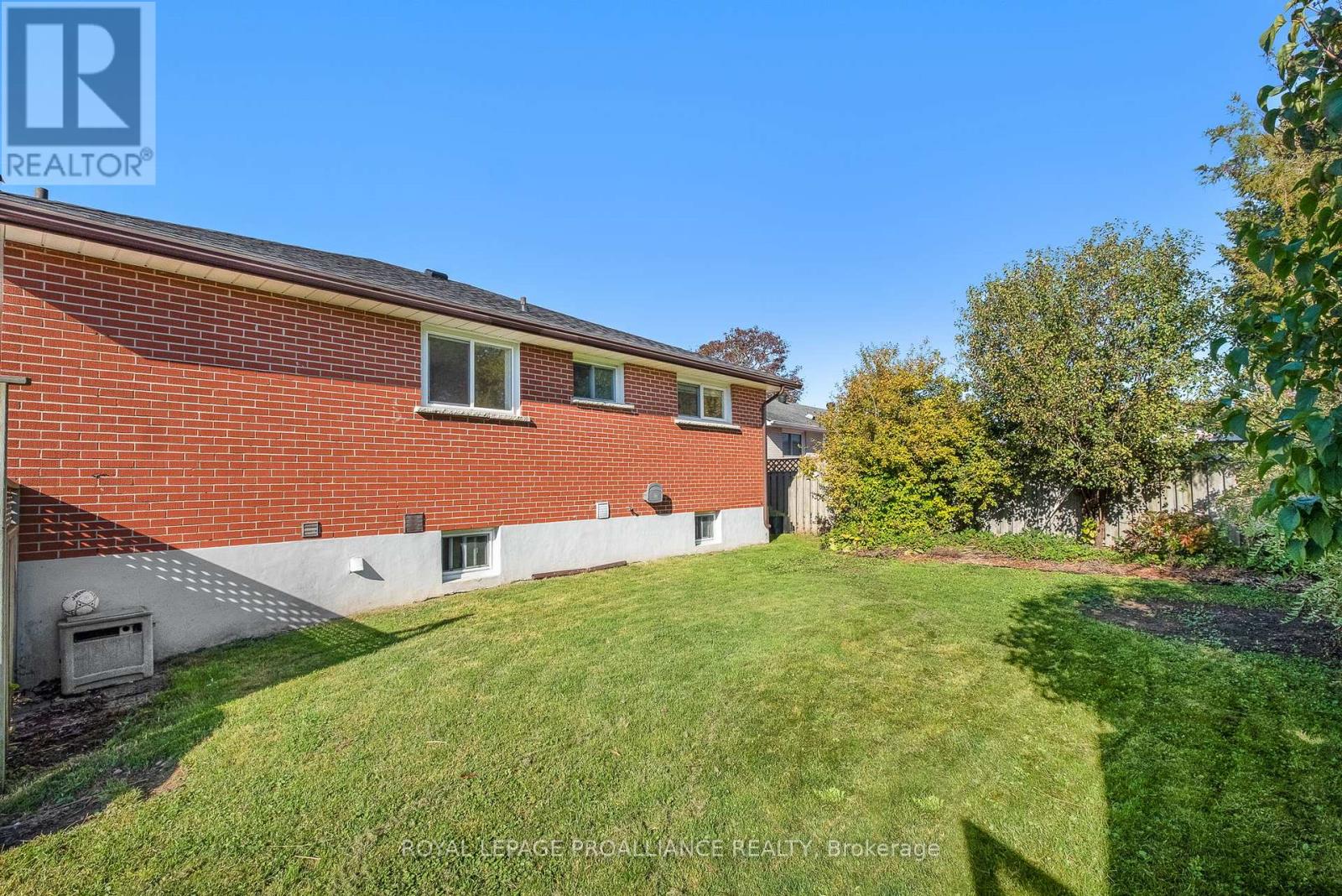 598 Hayden Crescent, Cobourg, Ontario K9A 2V2 - Photo 38 - X12465796