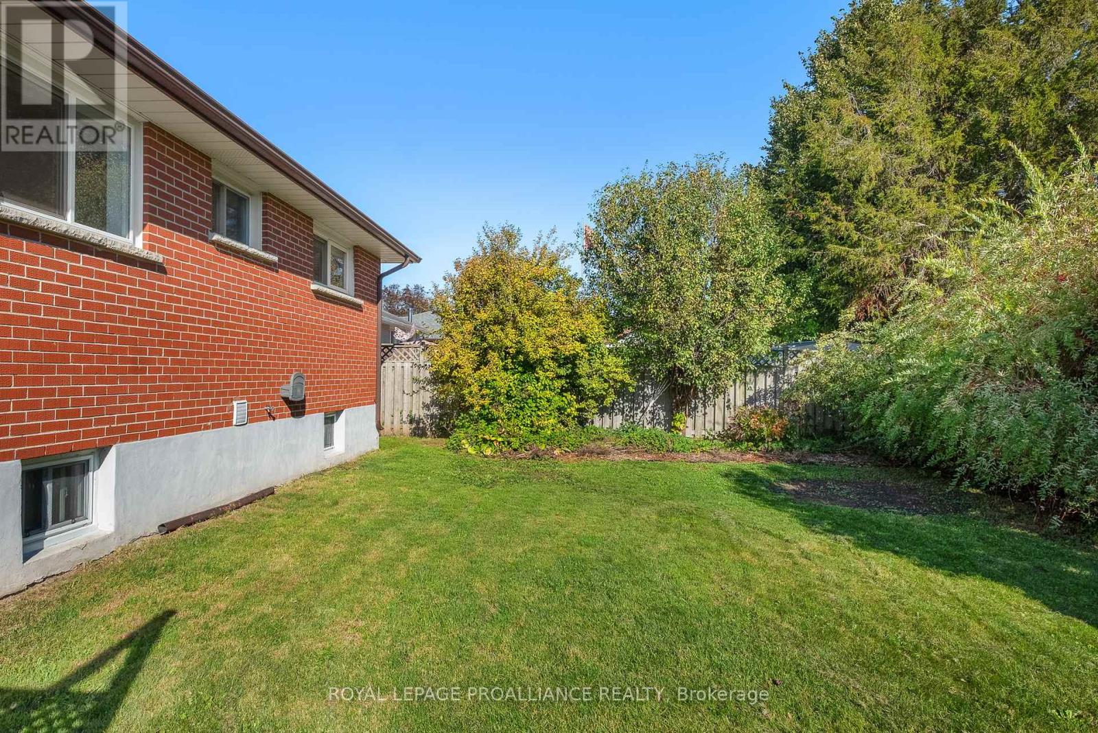 598 Hayden Crescent, Cobourg, Ontario K9A 2V2 - Photo 39 - X12465796