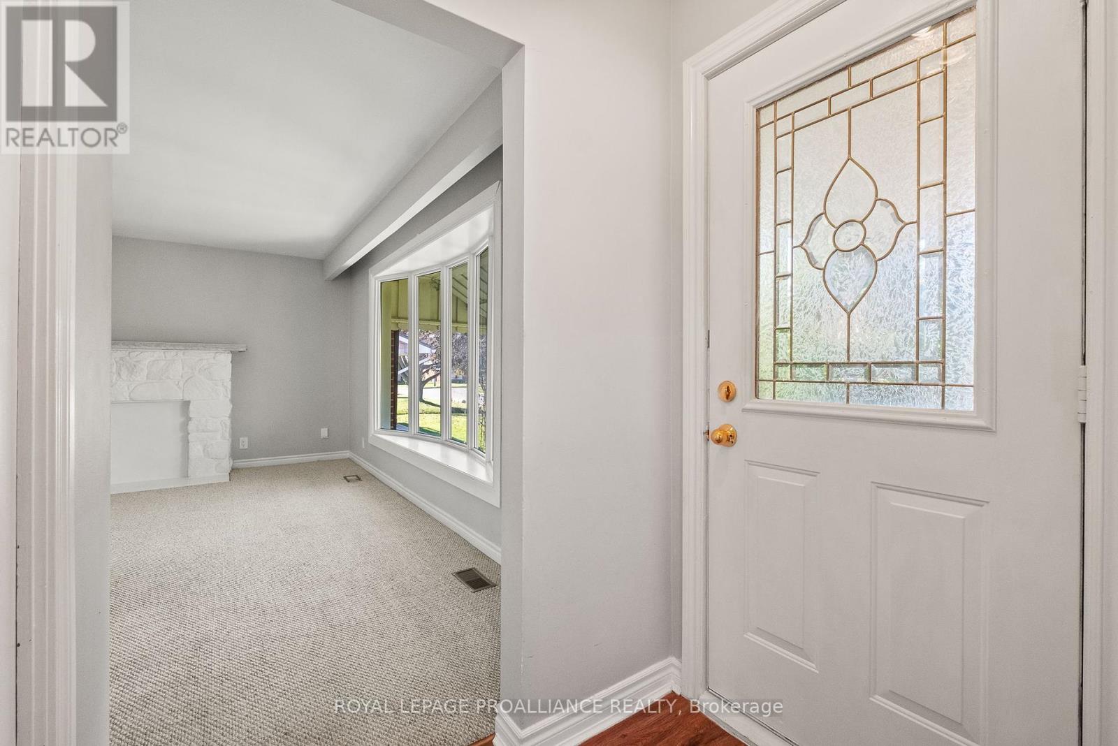 598 Hayden Crescent, Cobourg, Ontario K9A 2V2 - Photo 4 - X12465796