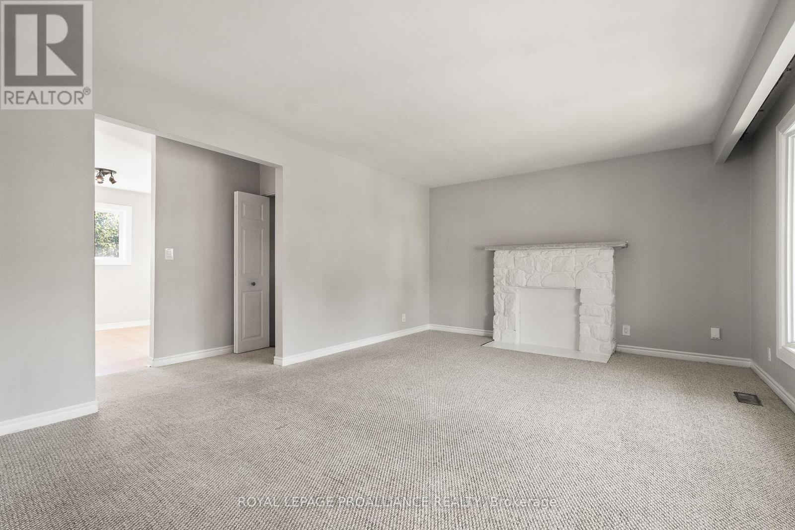 598 Hayden Crescent, Cobourg, Ontario K9A 2V2 - Photo 5 - X12465796