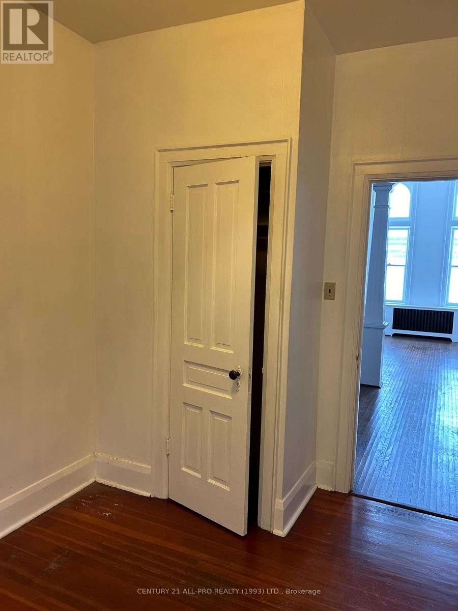 34 John Street, Port Hope, Ontario L1A 1H5 - Photo 9 - X12465813