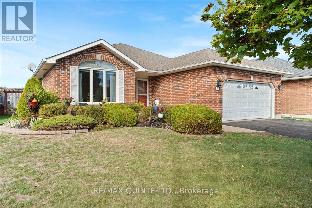 42 Spruce Gardens, Belleville, Ontario  K8N 5Y6 - Photo 1 - X12465837