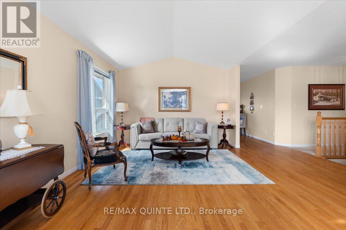 42 Spruce Gardens, Belleville, Ontario  K8N 5Y6 - Photo 10 - X12465837