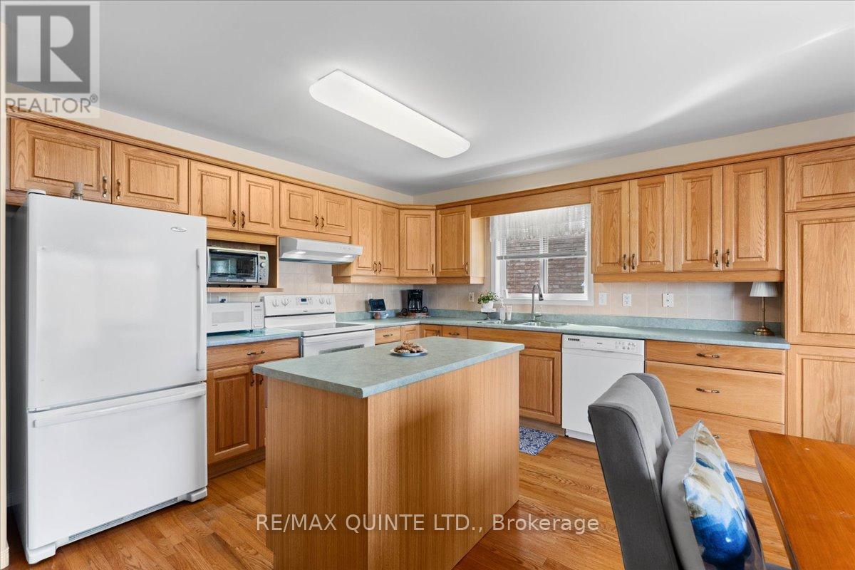 42 Spruce Gardens, Belleville, Ontario  K8N 5Y6 - Photo 12 - X12465837