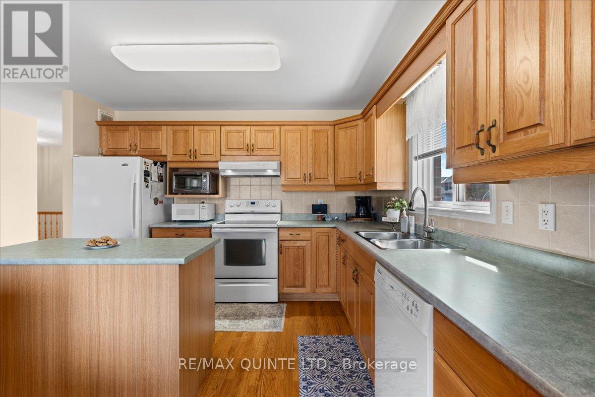 42 Spruce Gardens, Belleville, Ontario  K8N 5Y6 - Photo 13 - X12465837