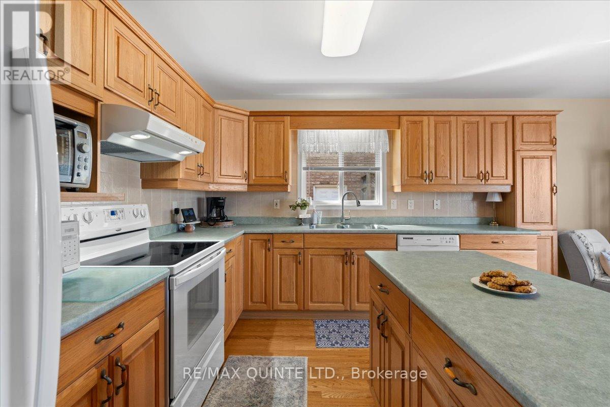 42 Spruce Gardens, Belleville, Ontario  K8N 5Y6 - Photo 14 - X12465837