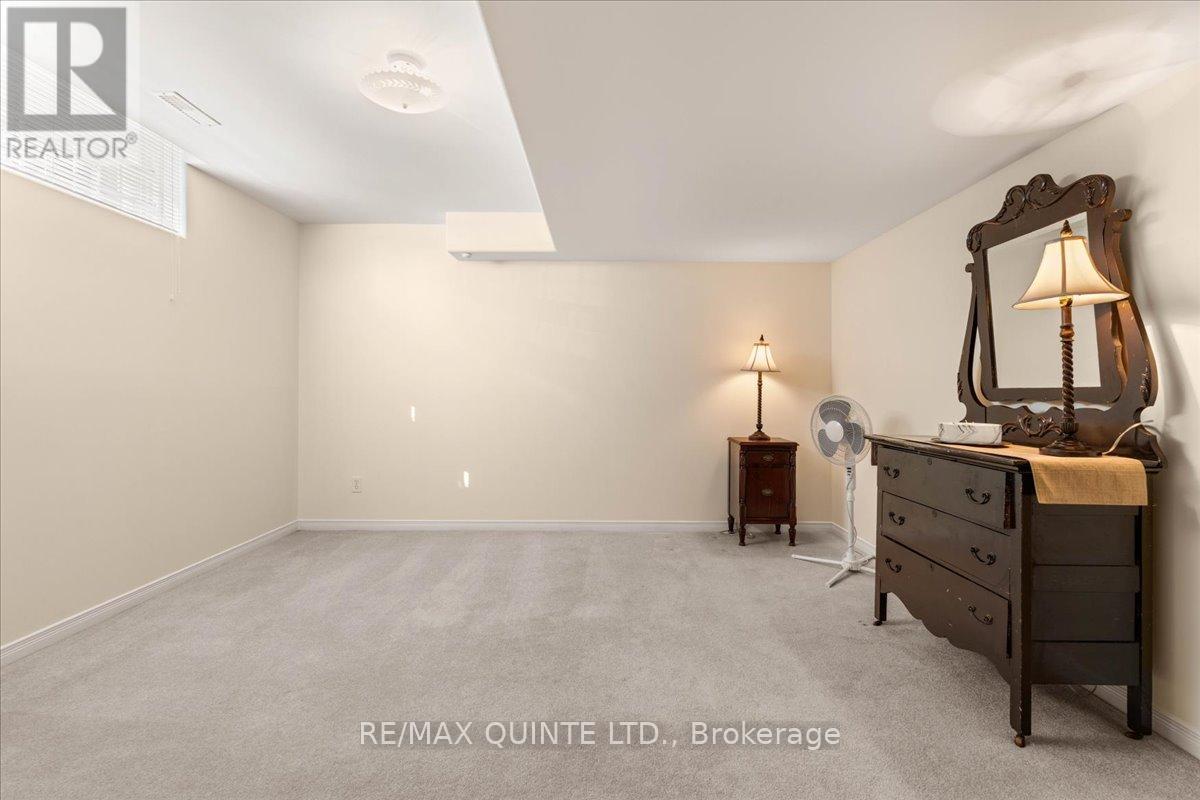 42 Spruce Gardens, Belleville, Ontario  K8N 5Y6 - Photo 33 - X12465837