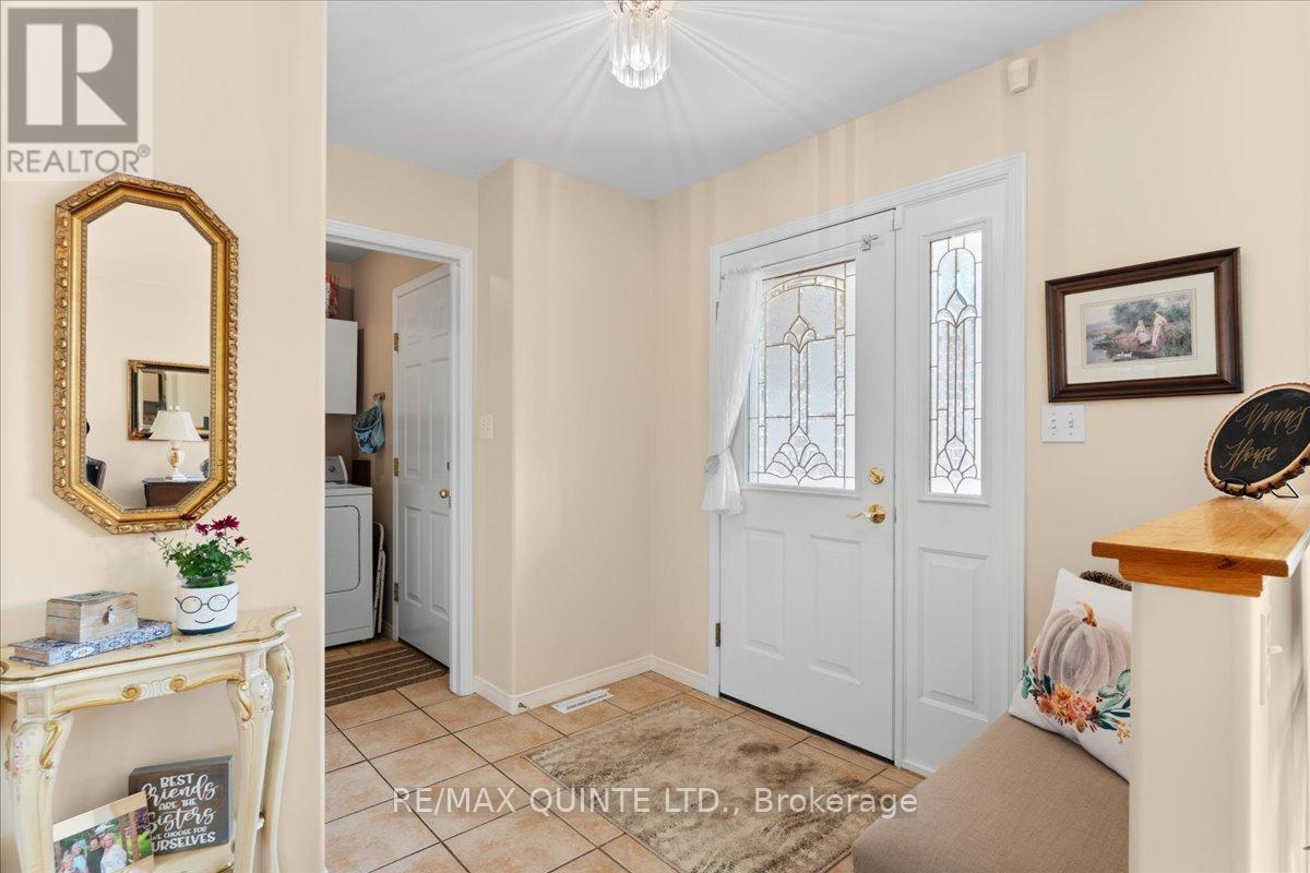 42 Spruce Gardens, Belleville, Ontario  K8N 5Y6 - Photo 6 - X12465837