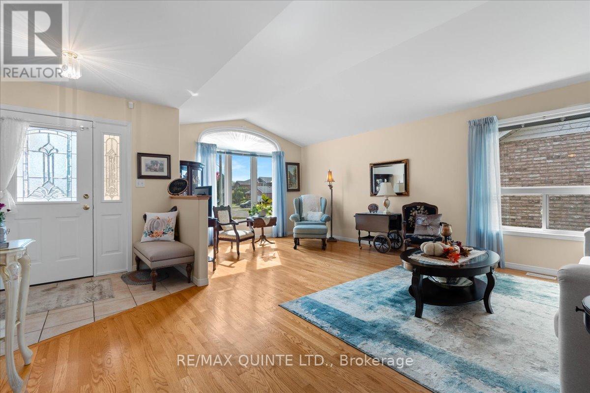 42 Spruce Gardens, Belleville, Ontario  K8N 5Y6 - Photo 8 - X12465837