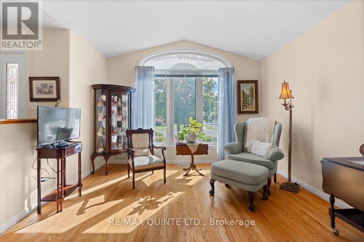 42 Spruce Gardens, Belleville, Ontario  K8N 5Y6 - Photo 9 - X12465837