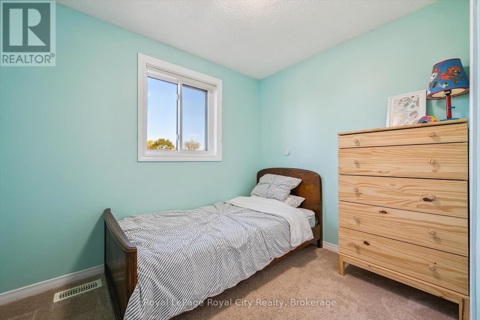 74 Troy Crescent, Guelph (Grange Road), Ontario  N1E 6W8 - Photo 16 - X12465819