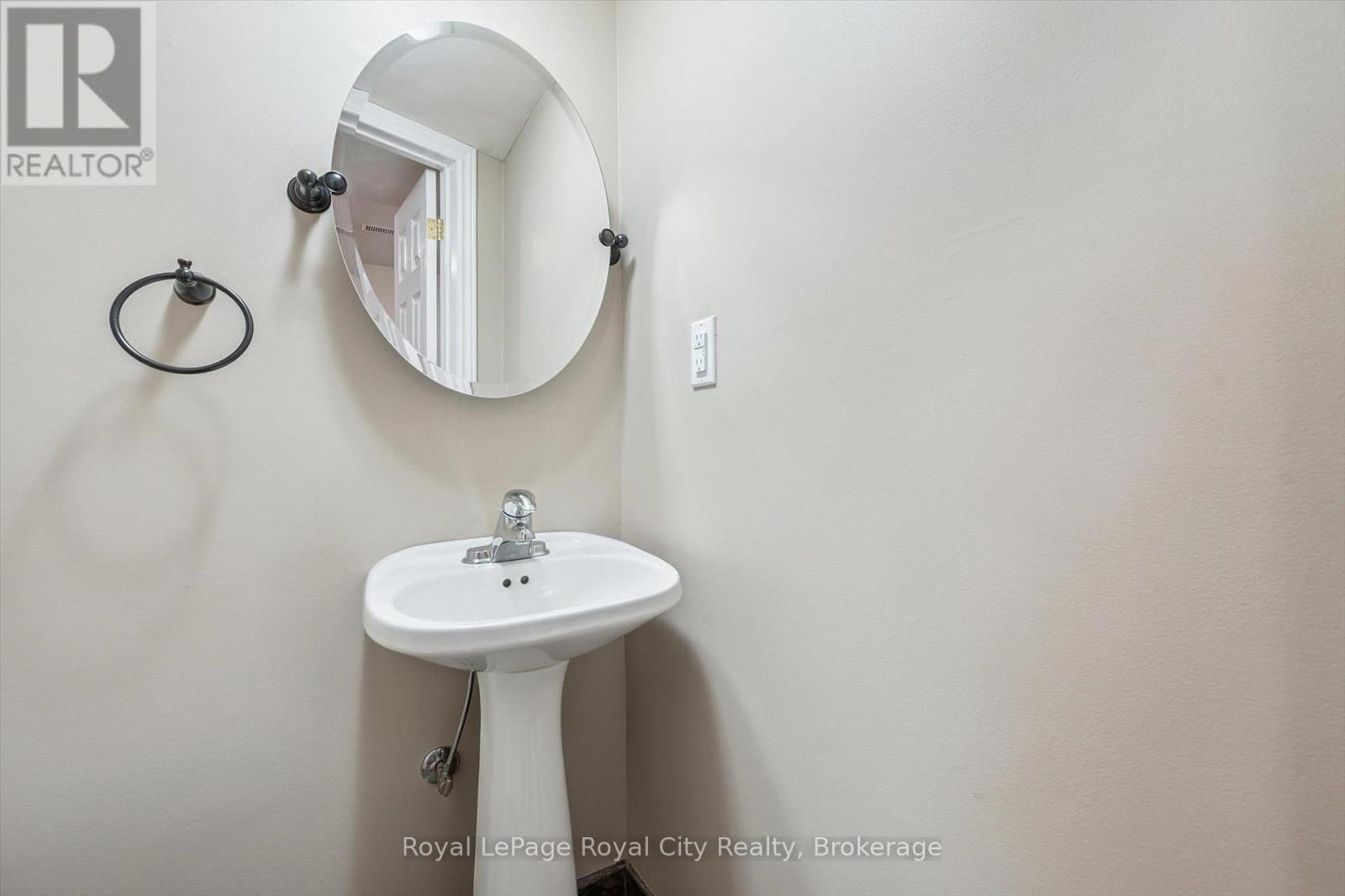 74 Troy Crescent, Guelph (Grange Road), Ontario  N1E 6W8 - Photo 22 - X12465819