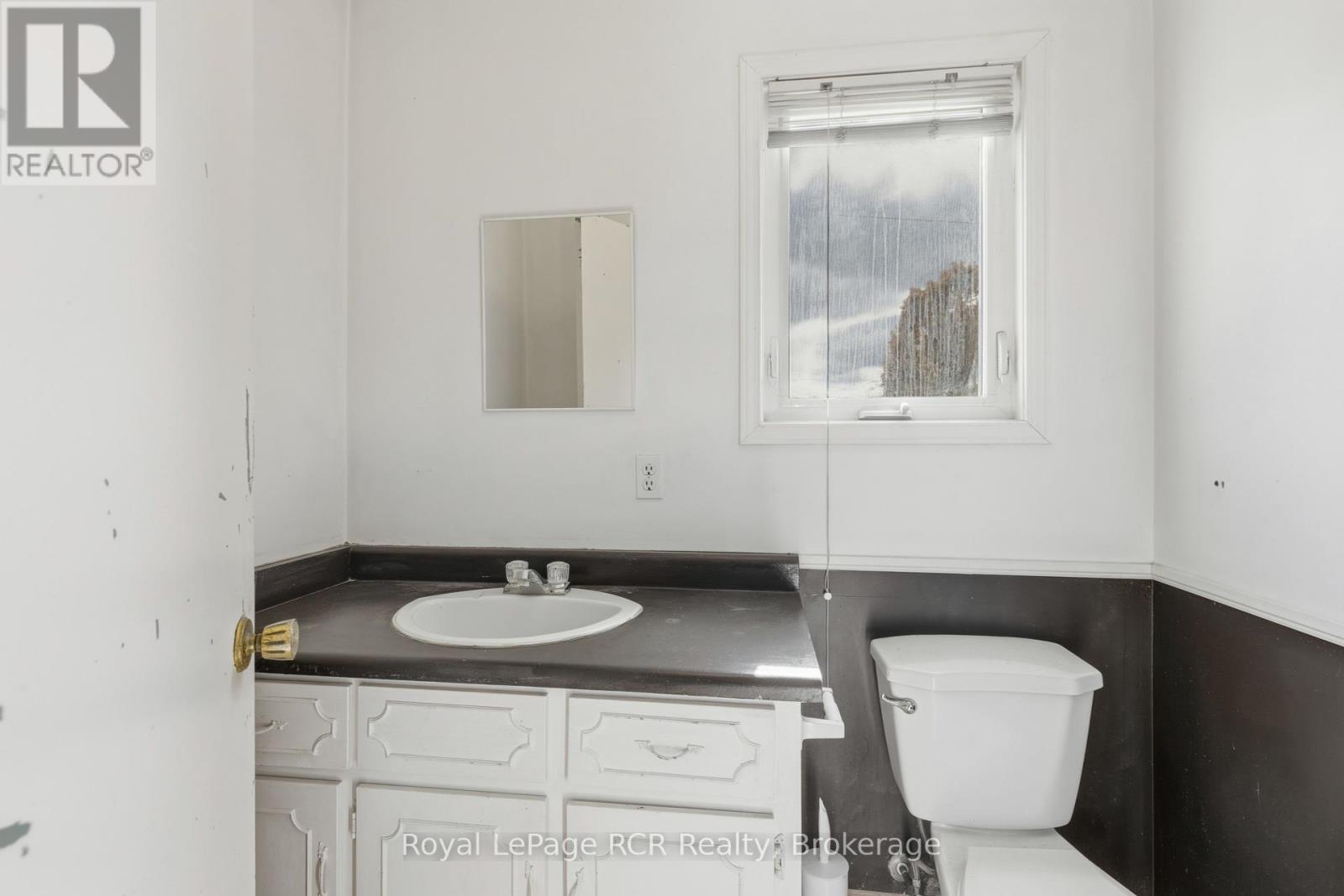 8989 Concession 11, Wellington North, Ontario  N0G 2L0 - Photo 17 - X12465825