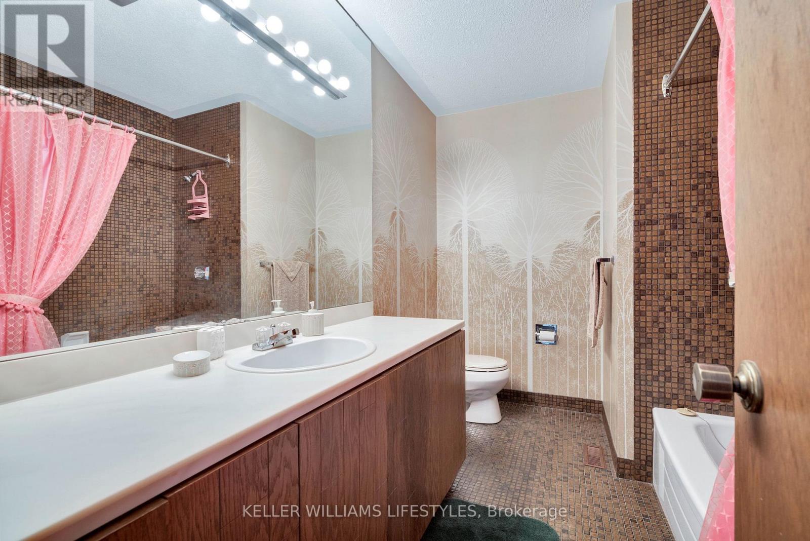 138 Gardenvale Crescent, London South, Ontario  N6J 4B9 - Photo 21 - X12465802