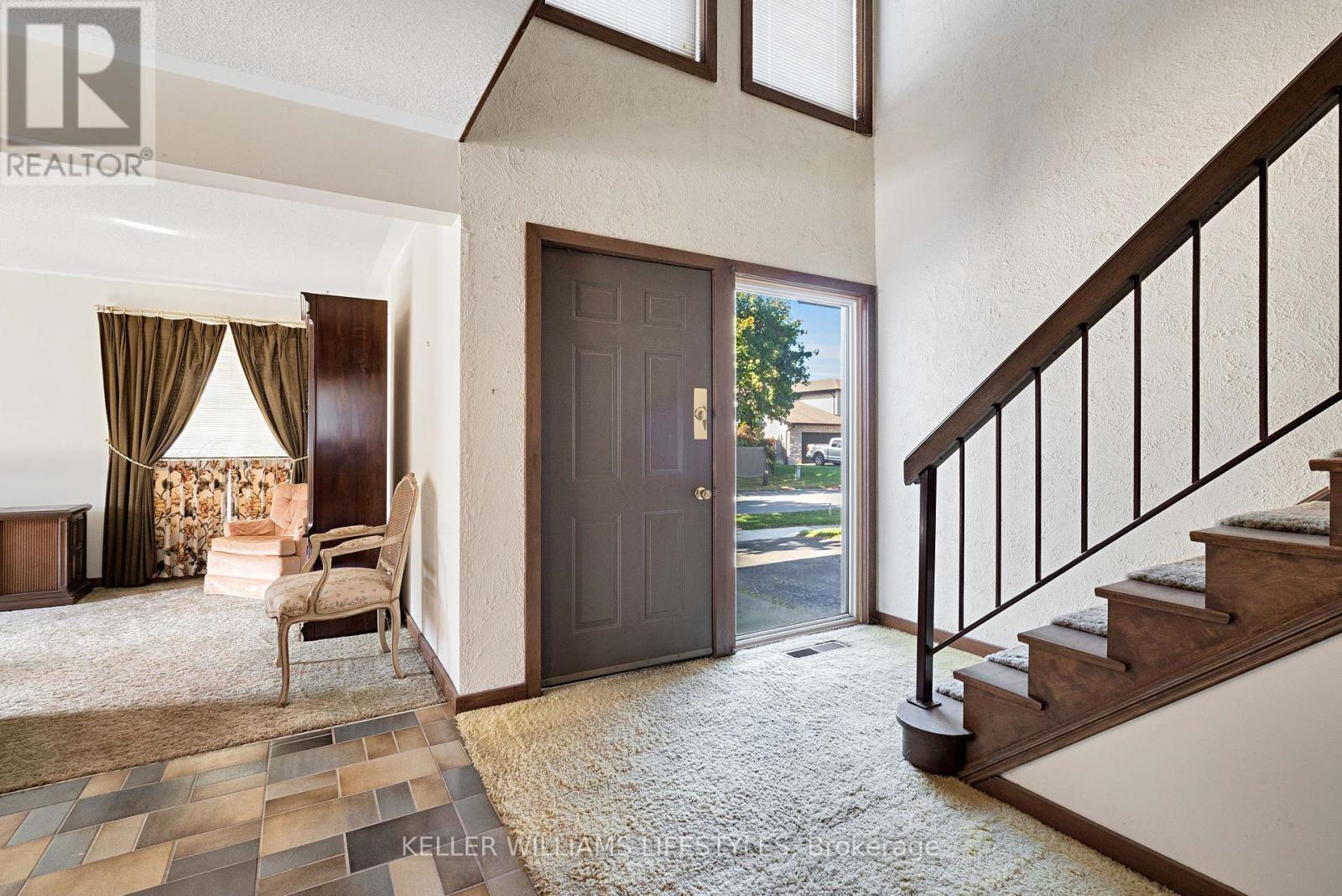 138 Gardenvale Crescent, London South, Ontario  N6J 4B9 - Photo 3 - X12465802