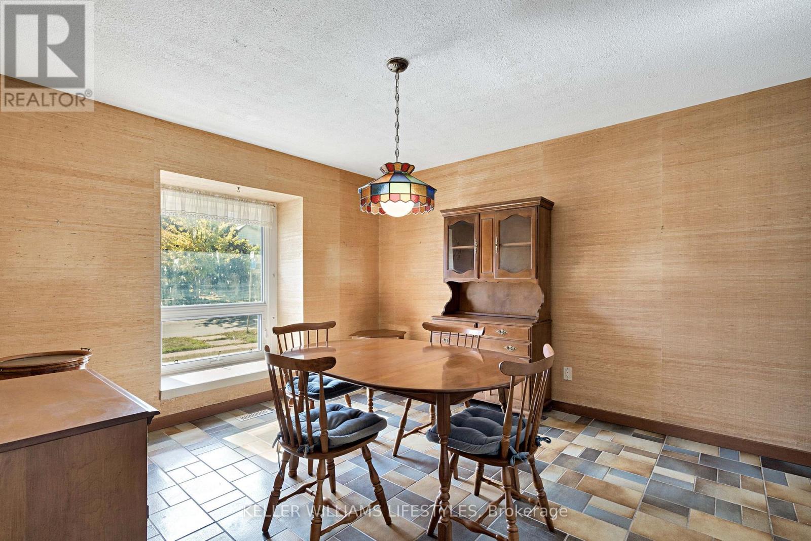 138 Gardenvale Crescent, London South, Ontario  N6J 4B9 - Photo 7 - X12465802