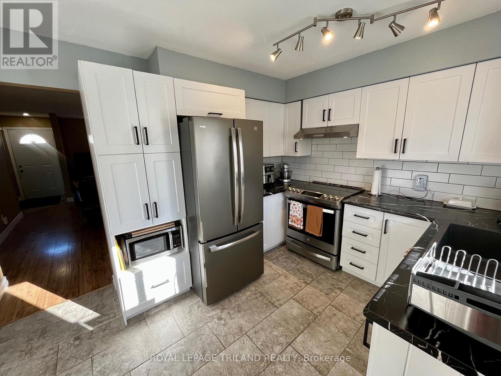 9 - 577 Third Street, London East, Ontario  N5V 4B8 - Photo 11 - X12465843