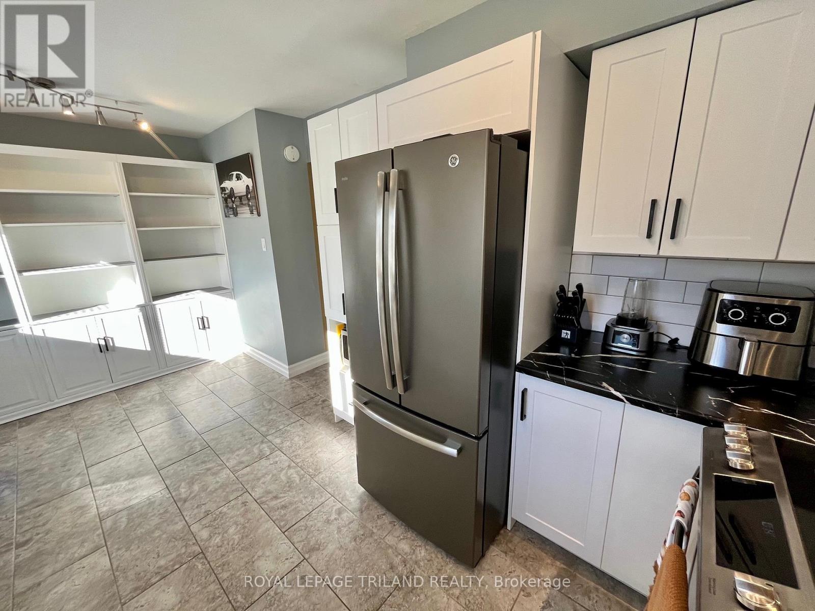 9 - 577 Third Street, London East, Ontario  N5V 4B8 - Photo 12 - X12465843