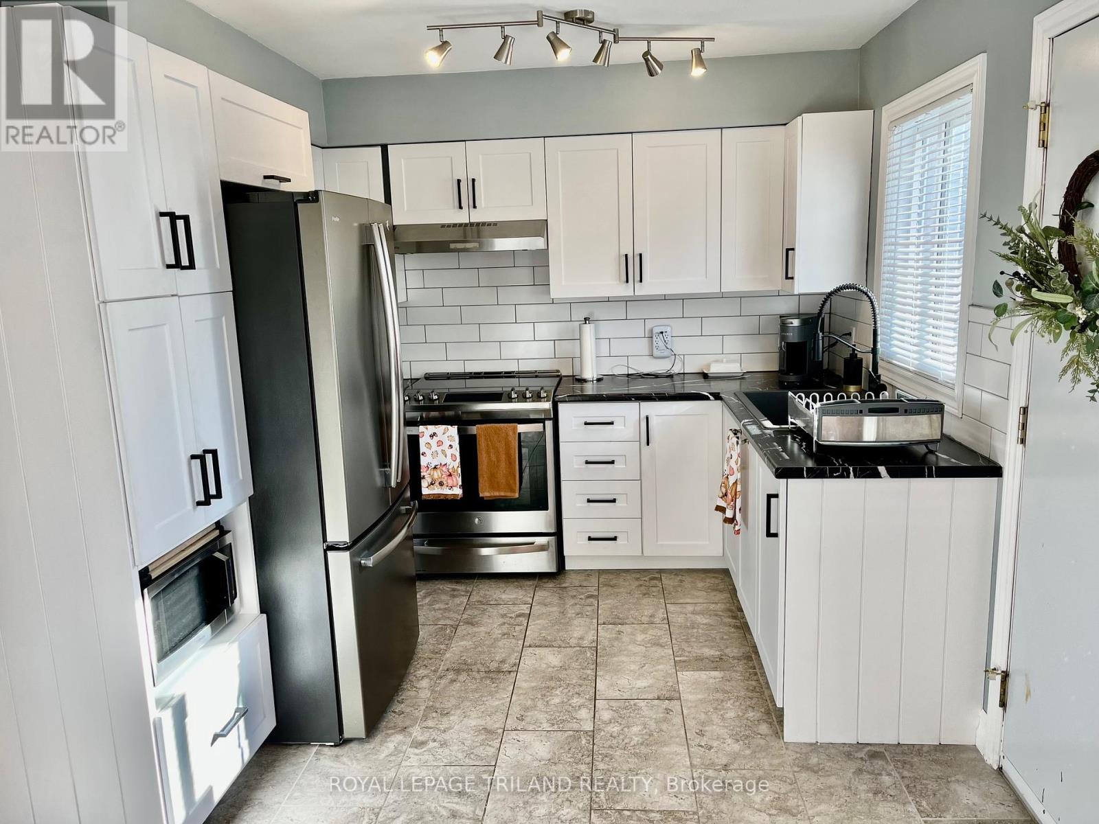9 - 577 Third Street, London East, Ontario  N5V 4B8 - Photo 4 - X12465843