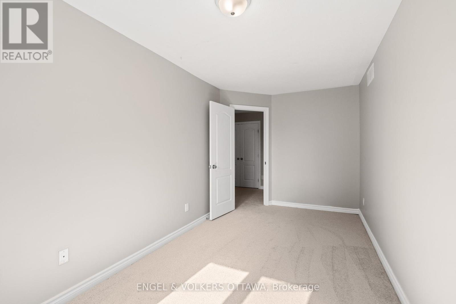 98 Anfield Crescent E, Ottawa, Ontario  K2G 7B7 - Photo 31 - X12465846