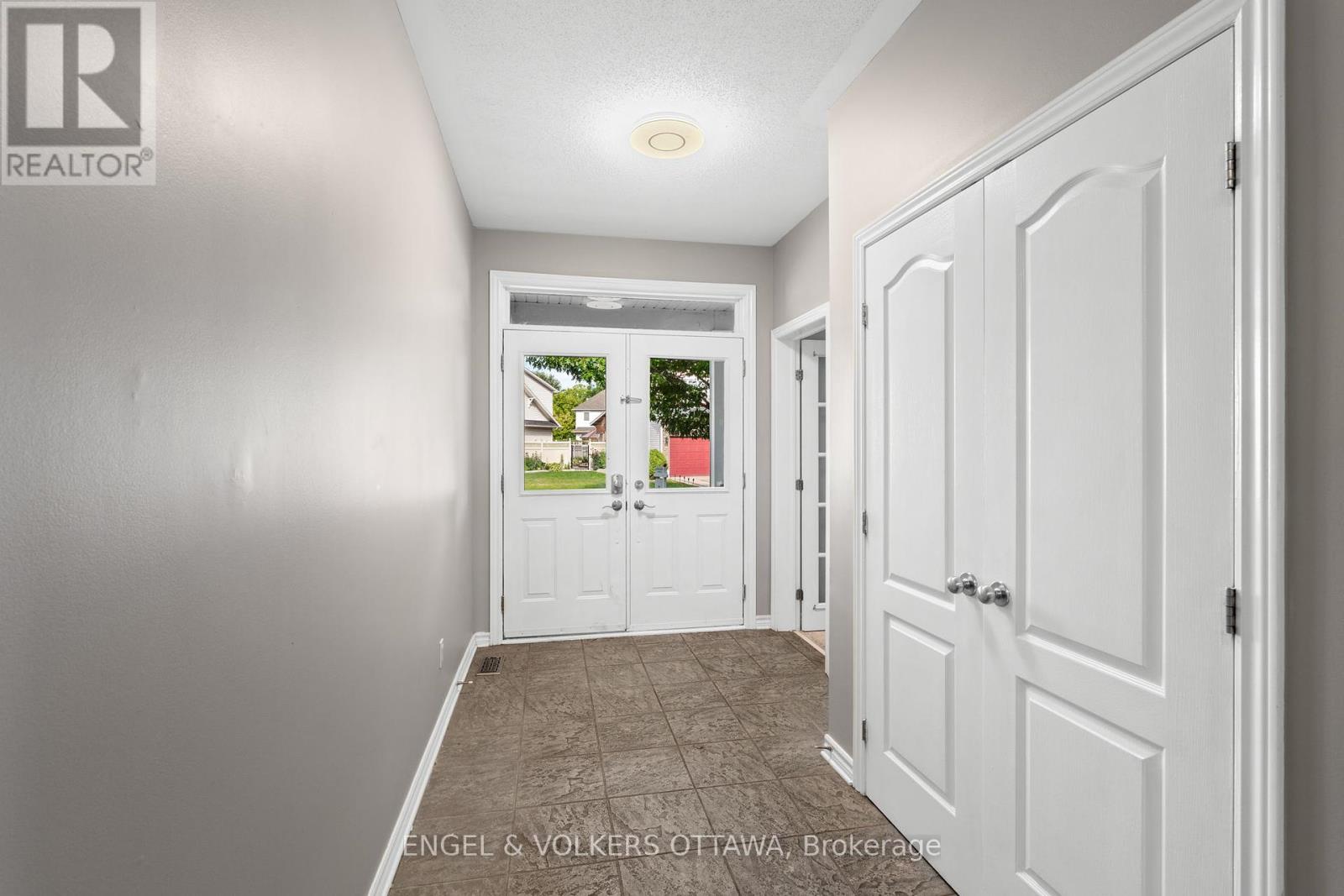 98 Anfield Crescent E, Ottawa, Ontario  K2G 7B7 - Photo 4 - X12465846