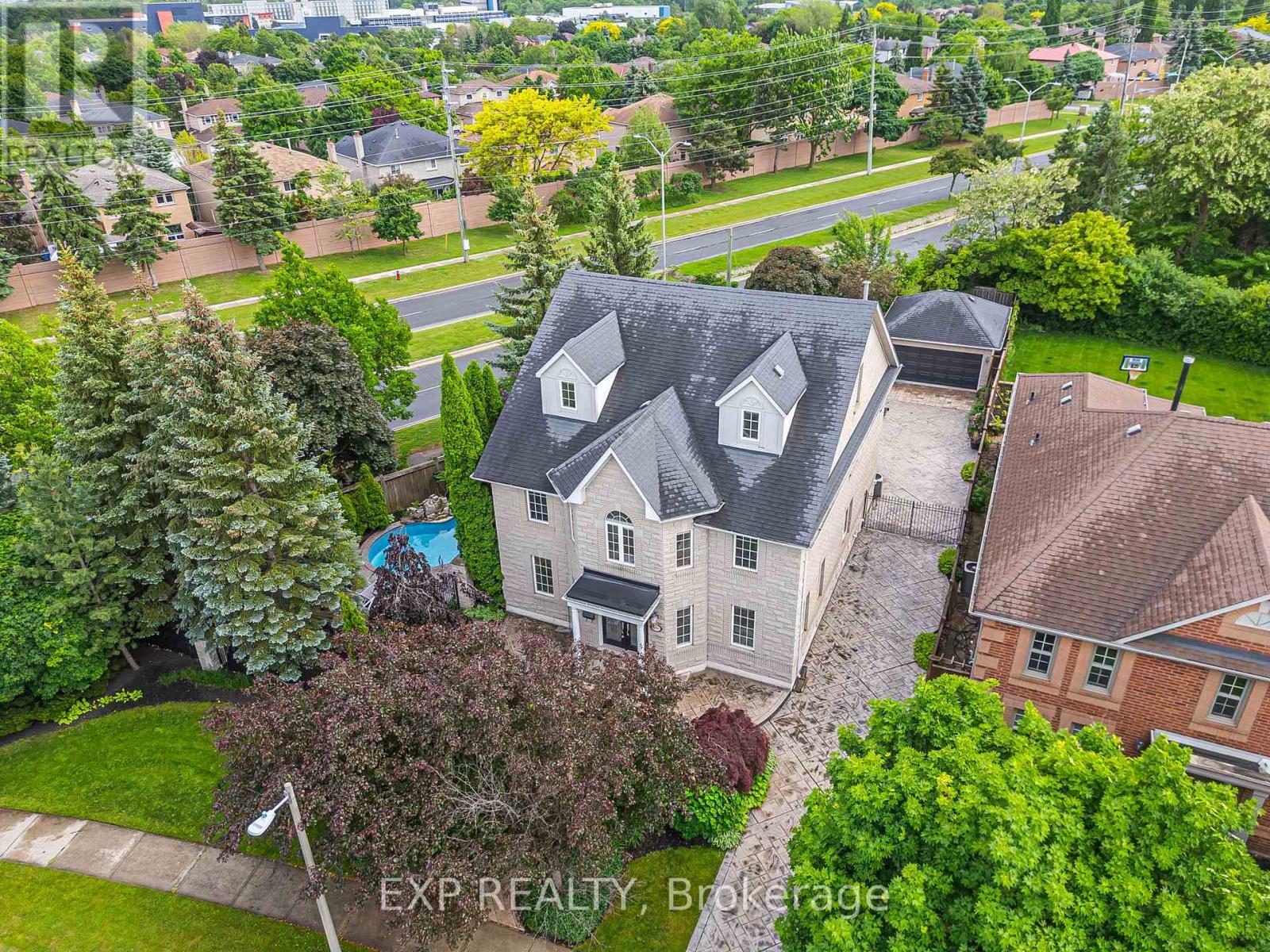 2000 PEAK PLACE, Oakville, Ontario