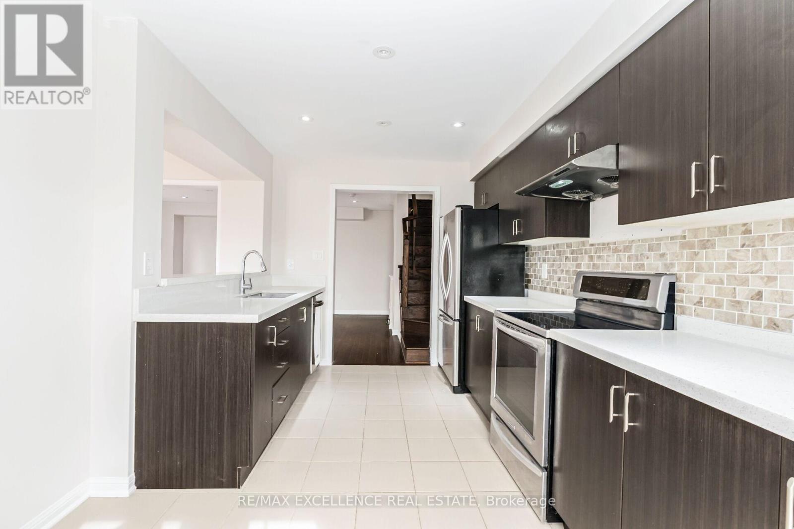 127 Bleasdale Avenue, Brampton, Ontario  L7A 0V8 - Photo 12 - W12464466