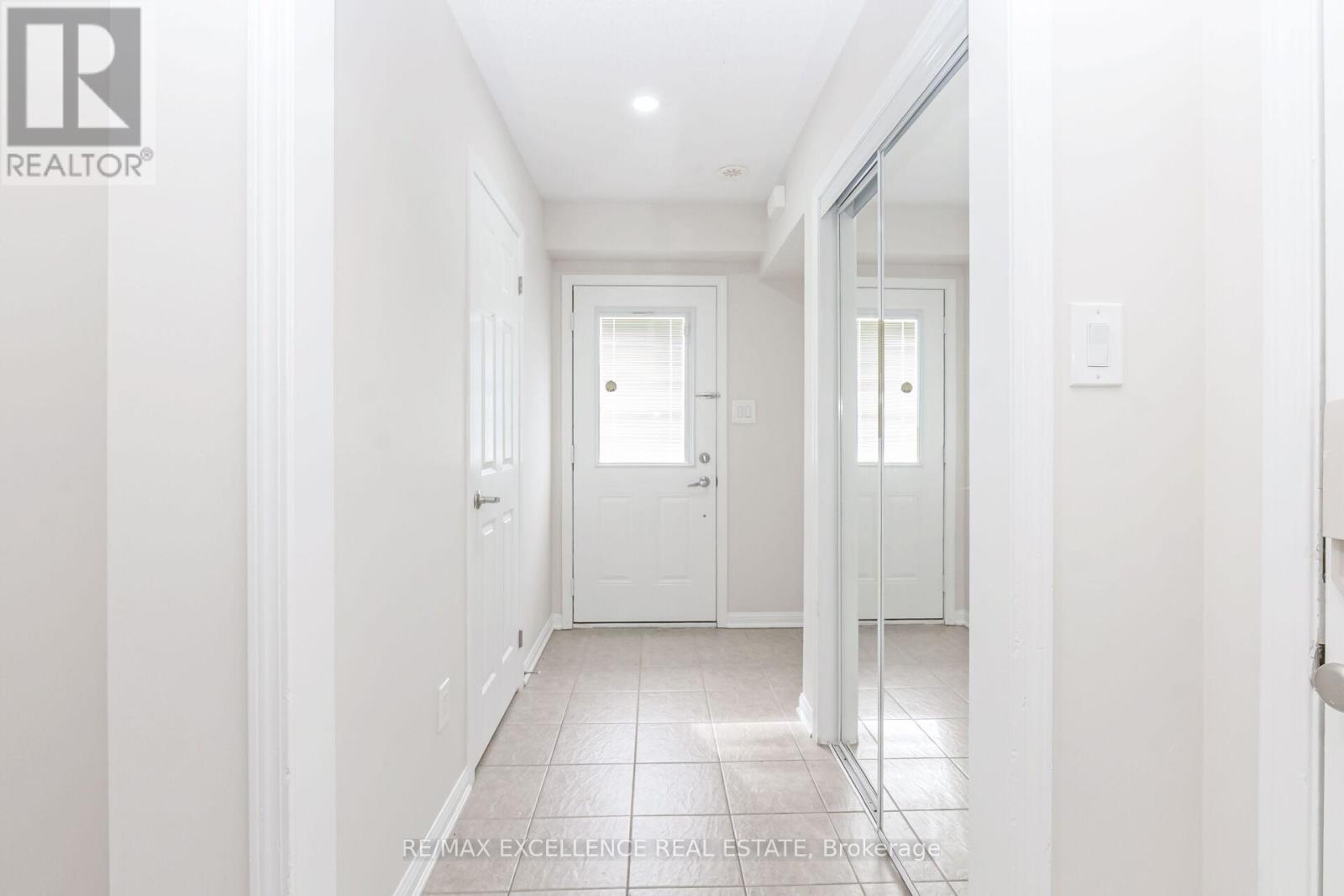 127 Bleasdale Avenue, Brampton, Ontario  L7A 0V8 - Photo 5 - W12464466