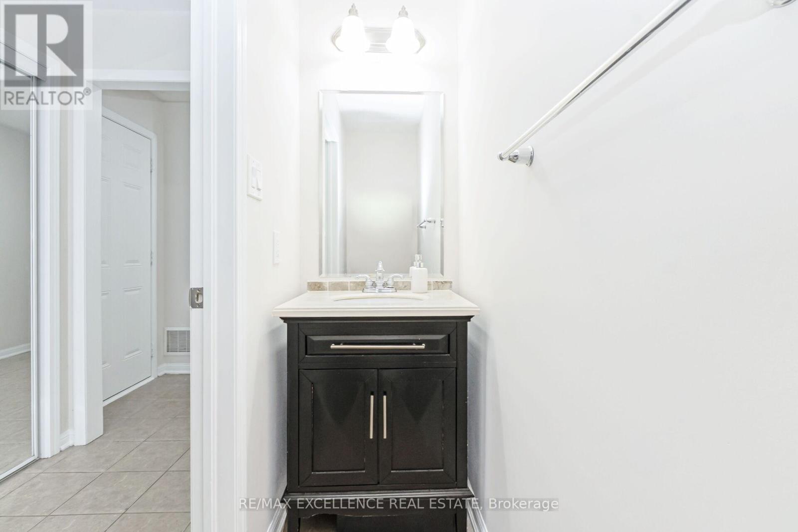 127 Bleasdale Avenue, Brampton, Ontario  L7A 0V8 - Photo 7 - W12464466