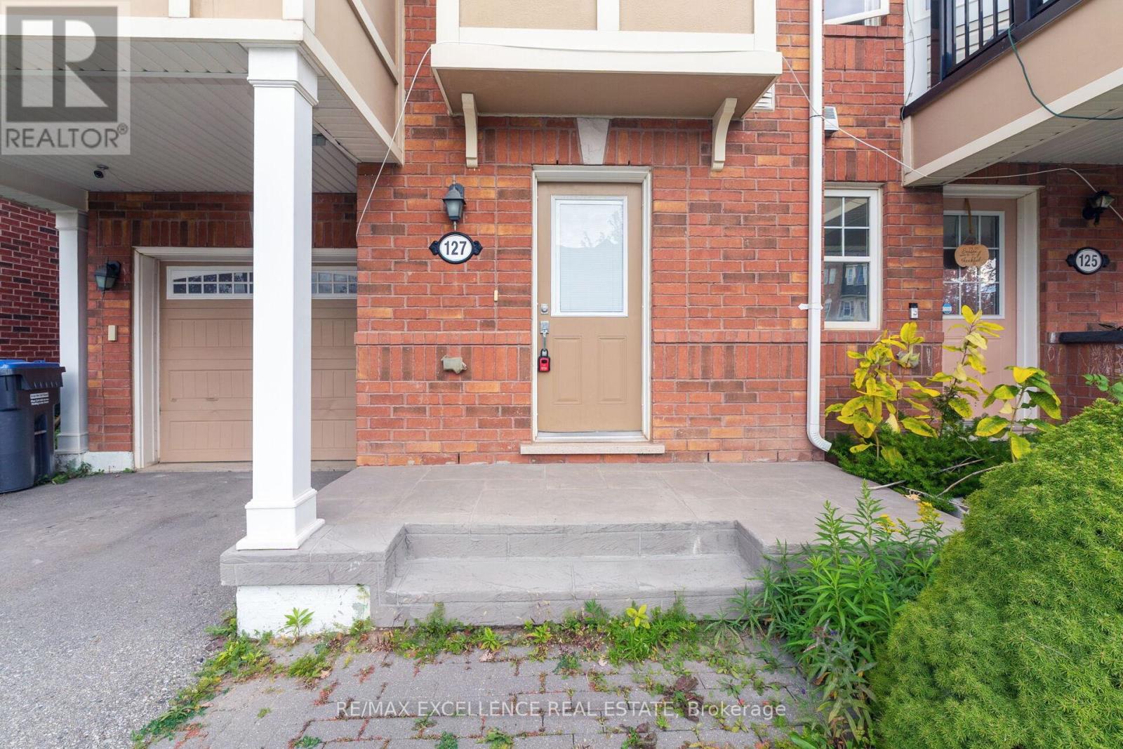 127 Bleasdale Avenue, Brampton, Ontario  L7A 0V8 - Photo 4 - W12464466