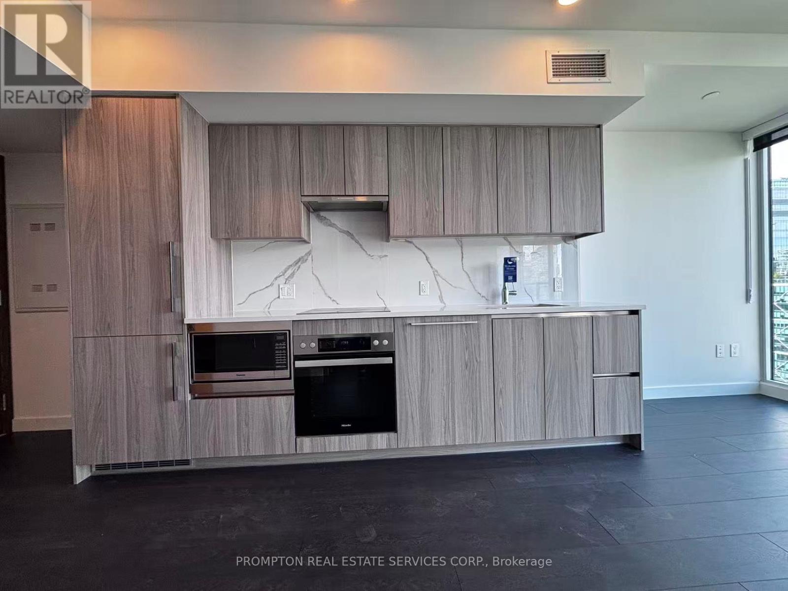 4602 - 1 Concord Cityplace Way, Toronto, Ontario  M5V 0X4 - Photo 2 - C12465608