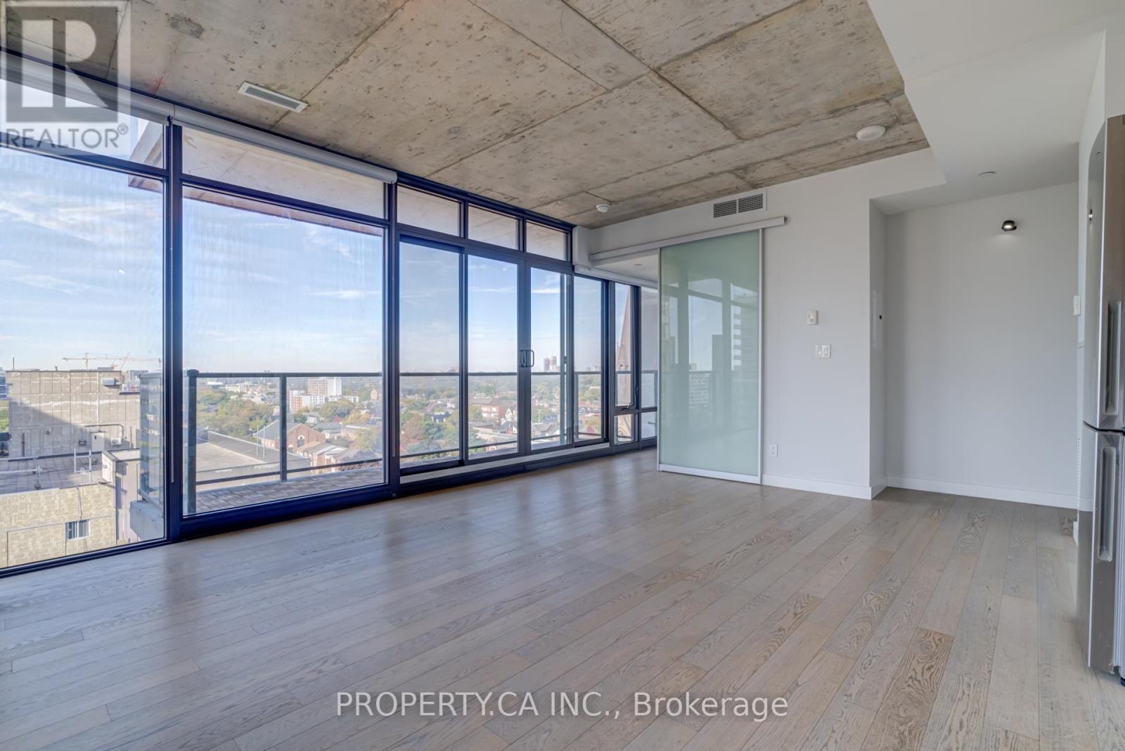 1202 - 111 Bathurst Street, Toronto, Ontario  M5V 0M9 - Photo 1 - C12465634