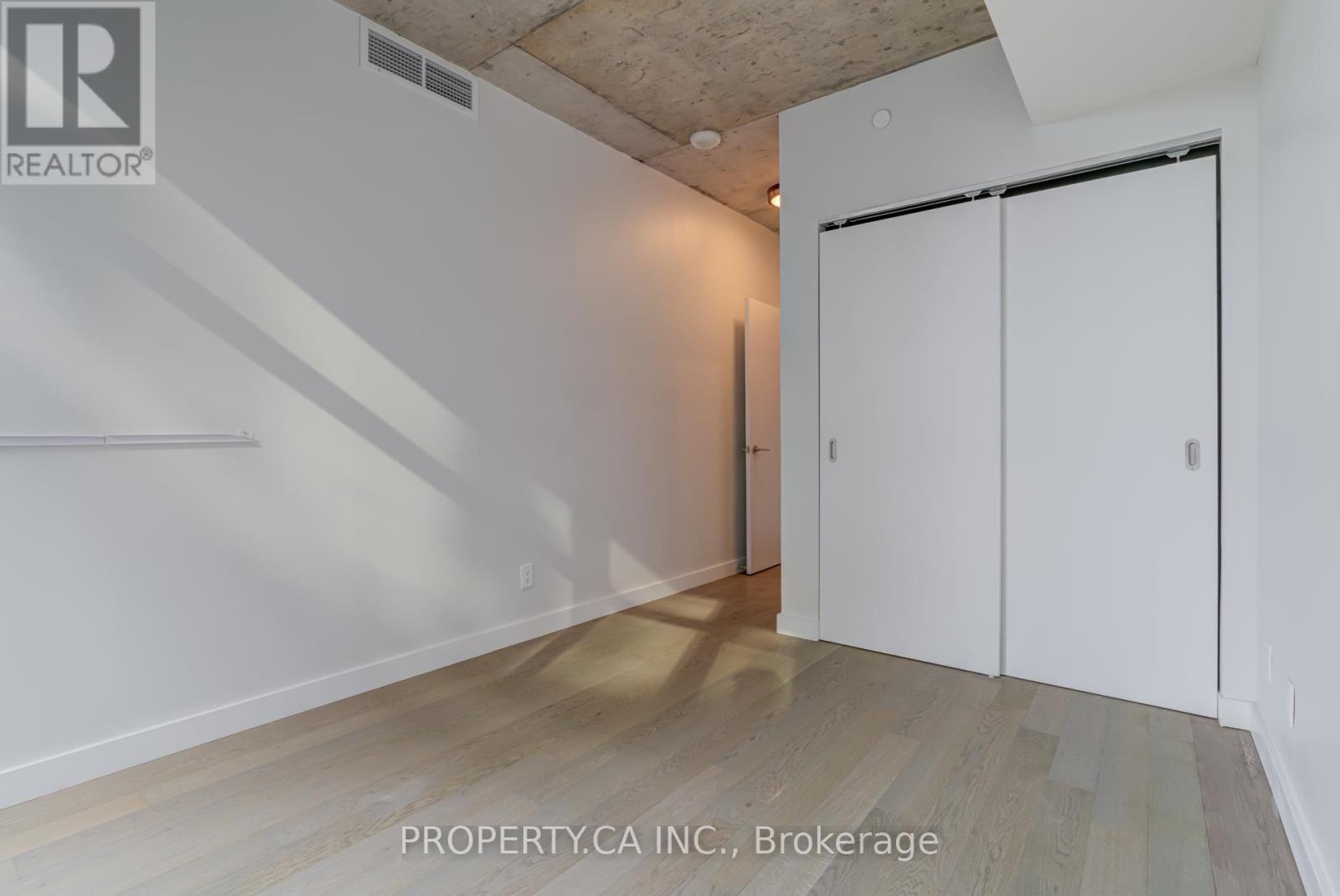 1202 - 111 Bathurst Street, Toronto, Ontario  M5V 0M9 - Photo 10 - C12465634