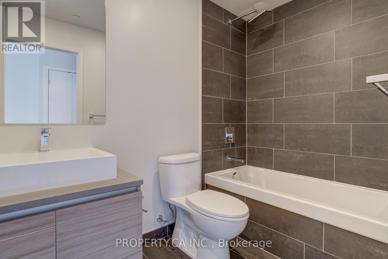 1202 - 111 Bathurst Street, Toronto, Ontario  M5V 0M9 - Photo 16 - C12465634