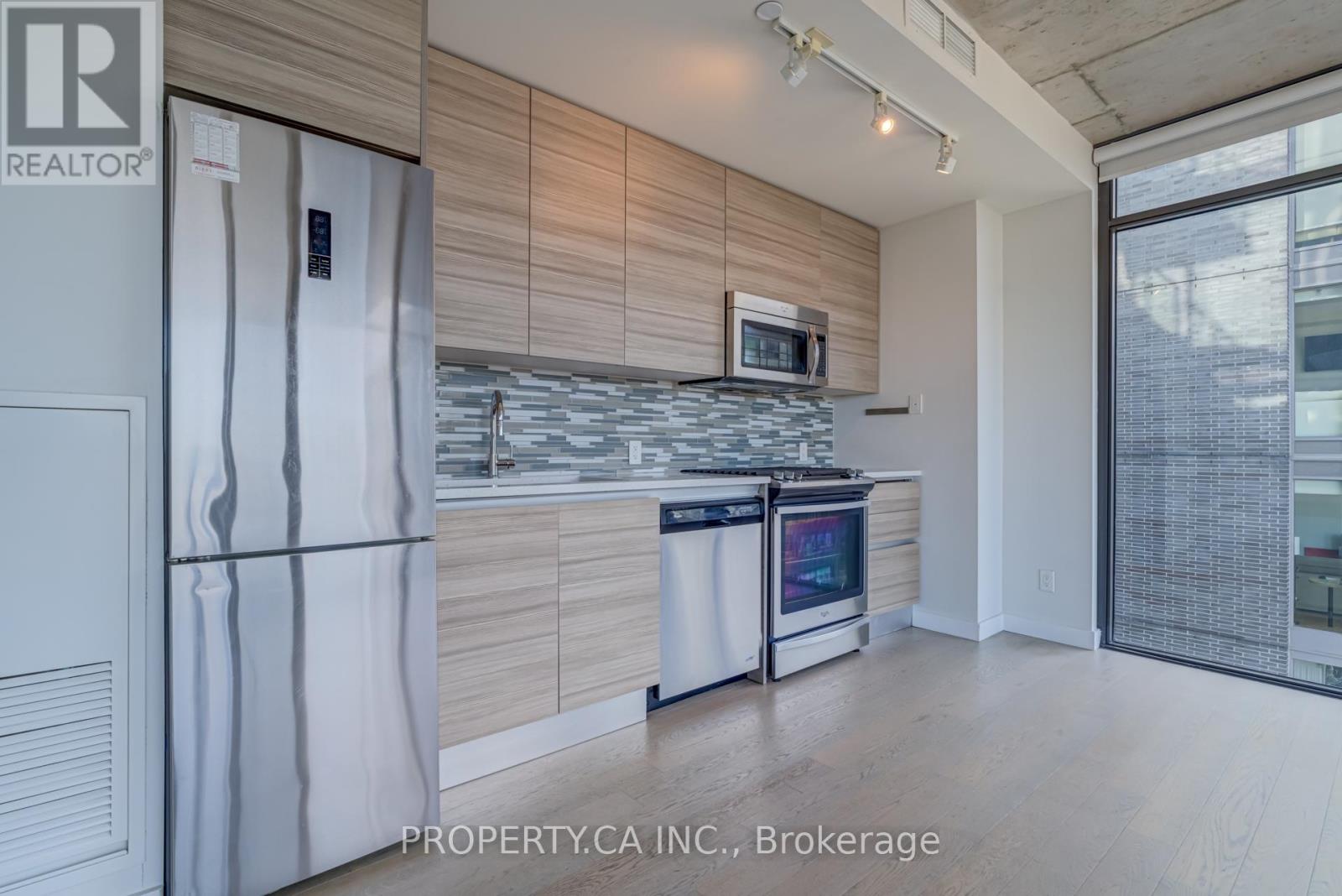 1202 - 111 Bathurst Street, Toronto, Ontario  M5V 0M9 - Photo 6 - C12465634
