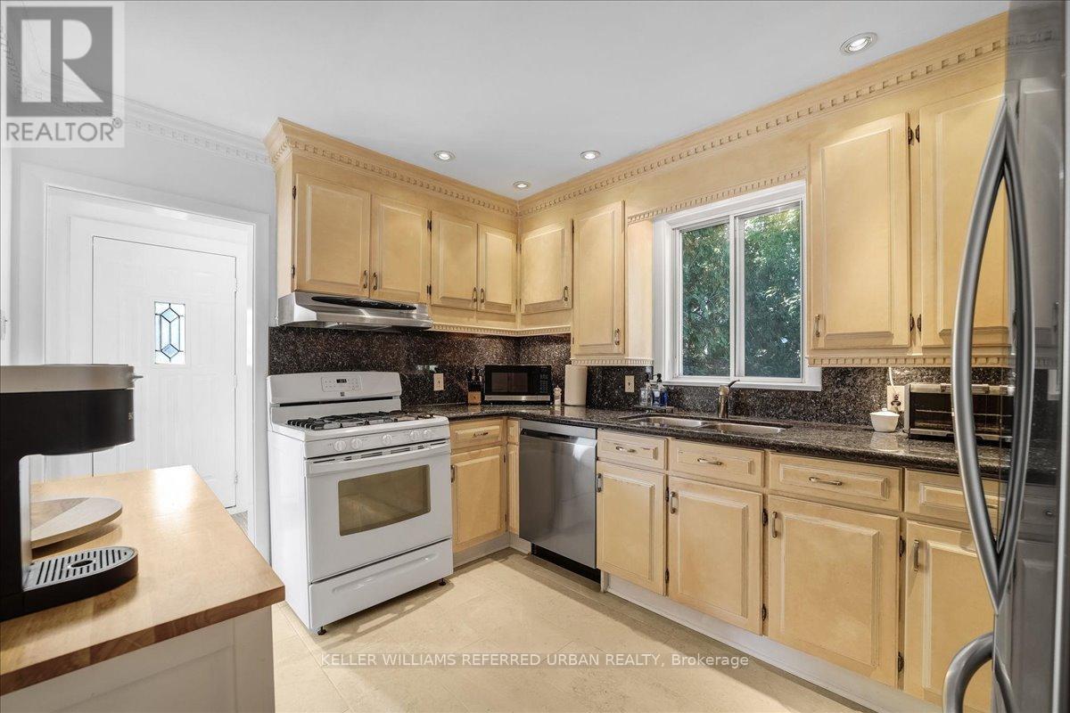 17 Gwendolen Crescent, Toronto (Lansing-Westgate), Ontario  M2N 2L9 - Photo 8 - C12465665