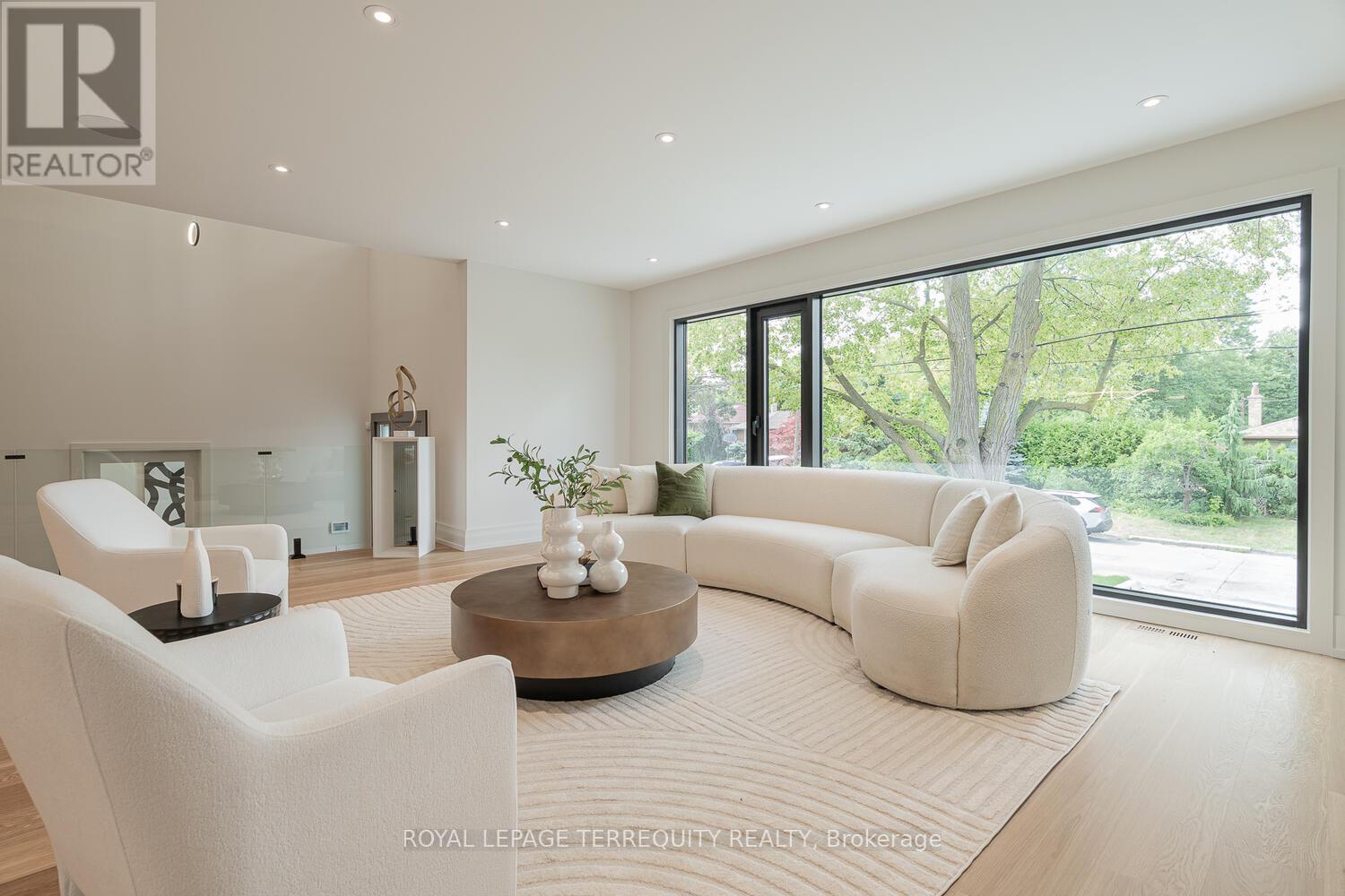 207 Newton Drive, Toronto, Ontario  M2M 2P2 - Photo 9 - C12465678