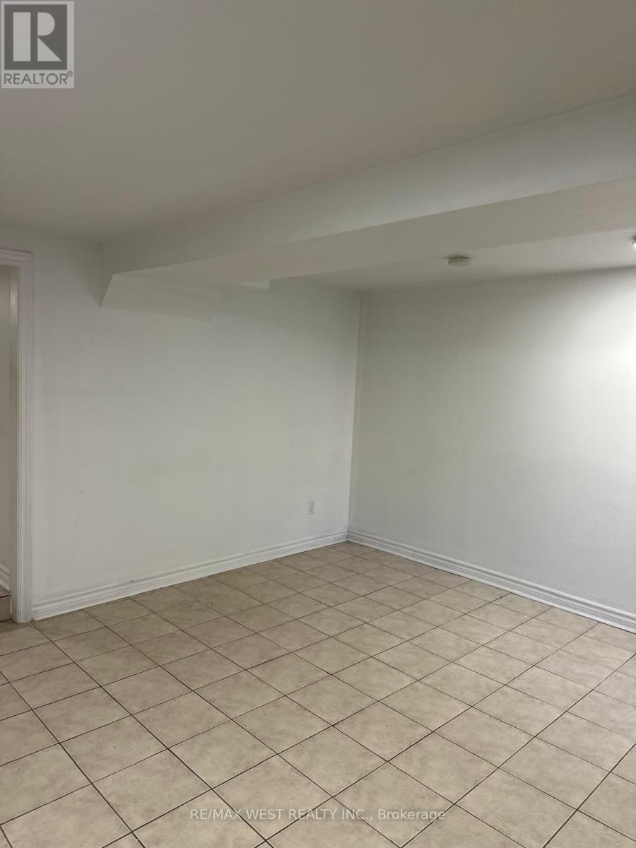 Lower - 563 Ossington Avenue, Toronto, Ontario  M6G 3T4 - Photo 10 - C12465723