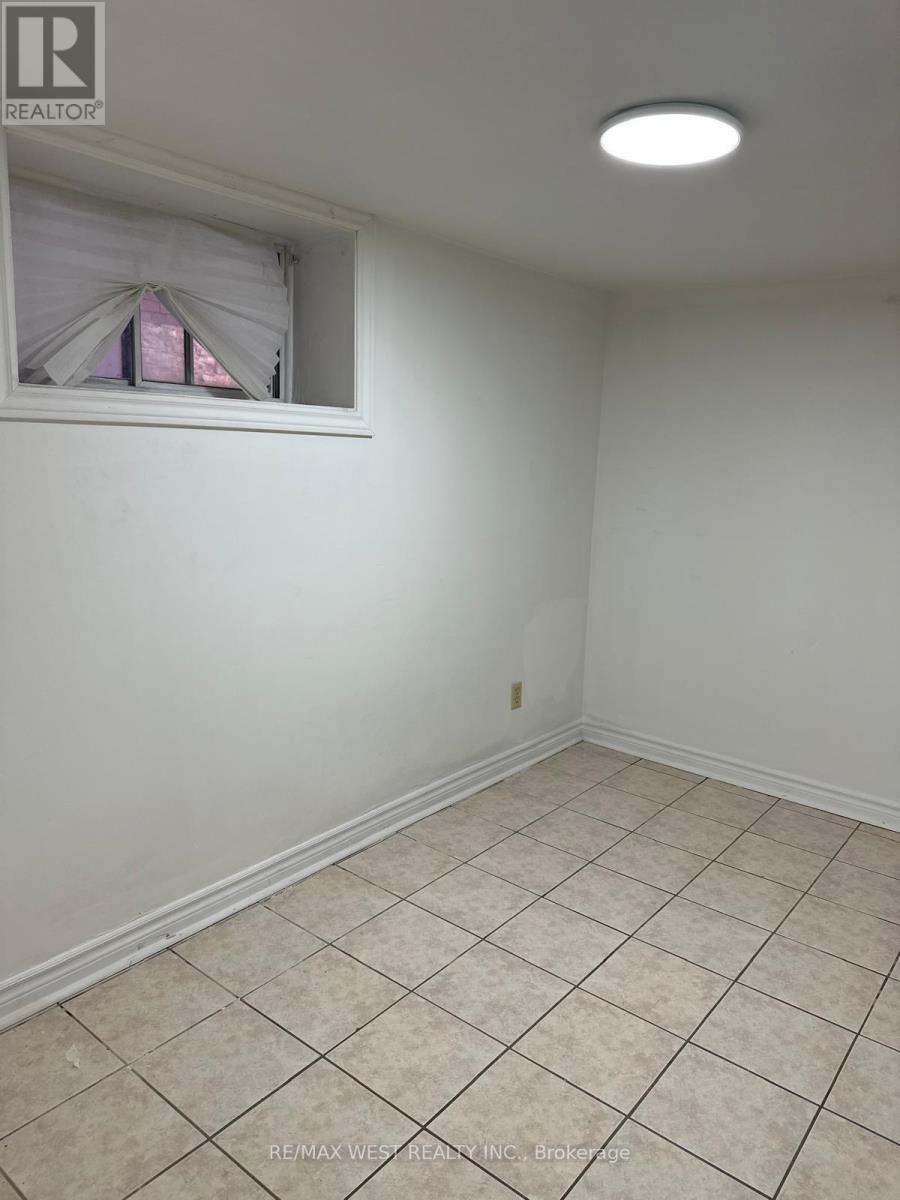 Lower - 563 Ossington Avenue, Toronto, Ontario  M6G 3T4 - Photo 12 - C12465723