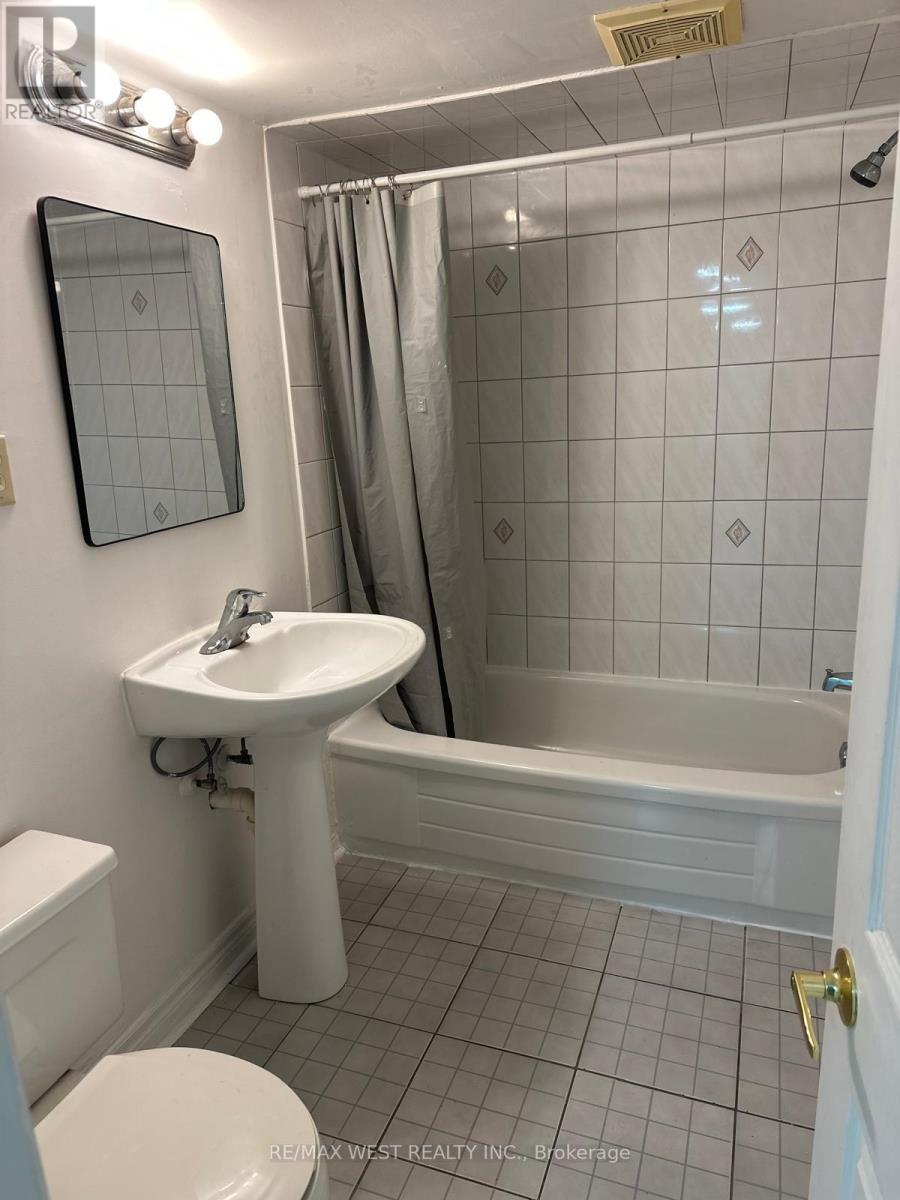 Lower - 563 Ossington Avenue, Toronto, Ontario  M6G 3T4 - Photo 14 - C12465723