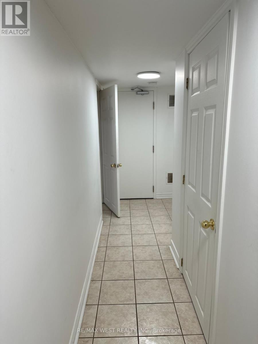 Lower - 563 Ossington Avenue, Toronto, Ontario  M6G 3T4 - Photo 15 - C12465723
