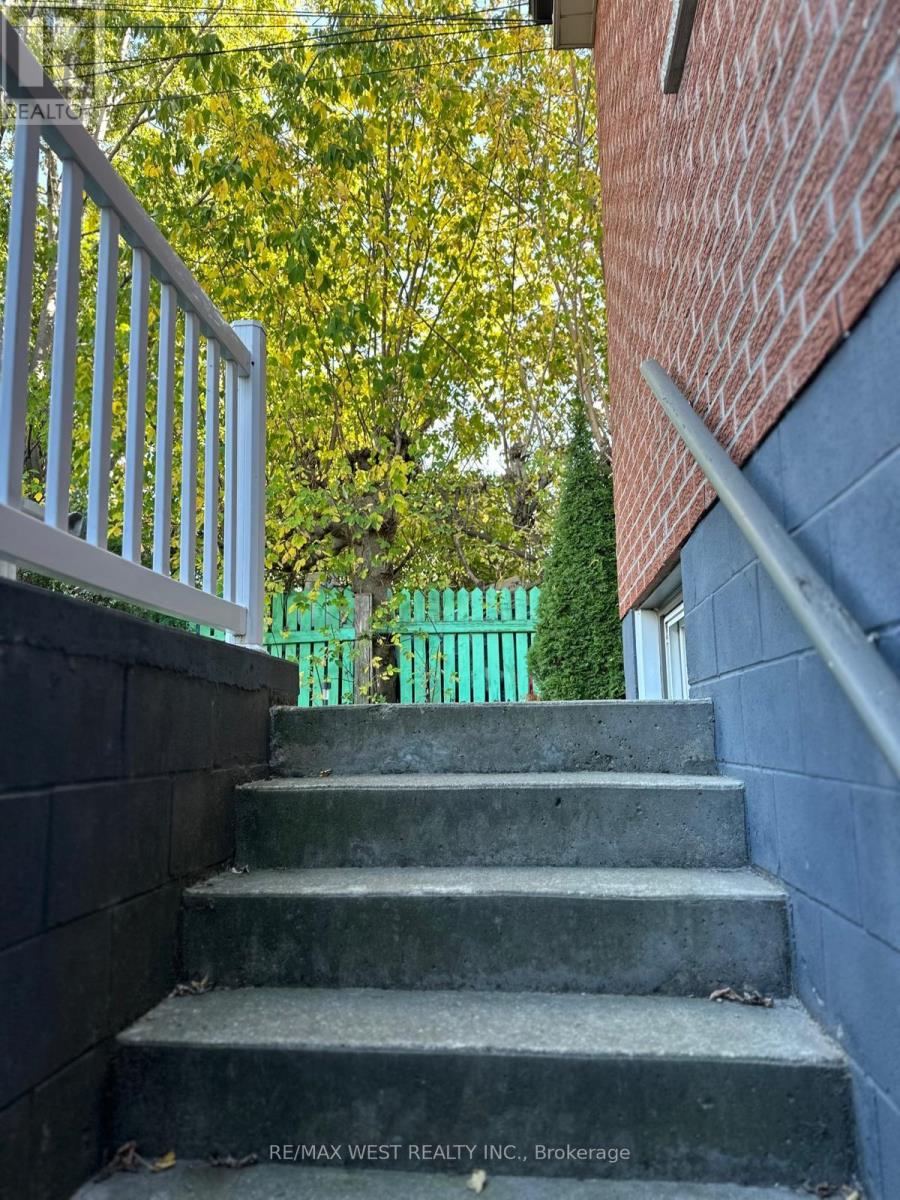 Lower - 563 Ossington Avenue, Toronto, Ontario  M6G 3T4 - Photo 4 - C12465723