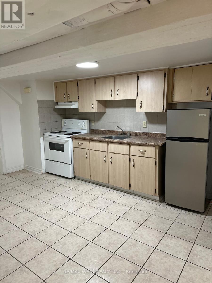 Lower - 563 Ossington Avenue, Toronto, Ontario  M6G 3T4 - Photo 6 - C12465723